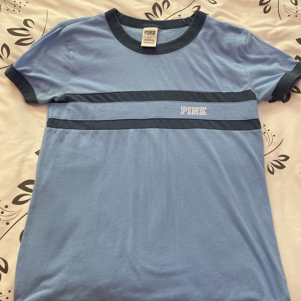 pink t-shirt